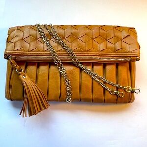 Bohemian clutch purse expandable. Brown weave pattern.